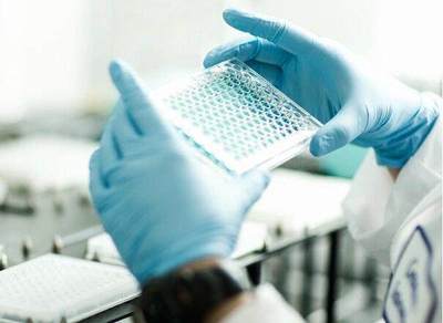 現(xiàn)代生物技術(shù)的雙面鏡 革新與謎團